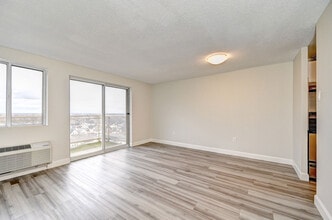 Grand Central Place in St Thomas, ON - Building Photo - Building Photo