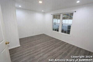 1135 Gladstone Ave in San Antonio, TX - Foto de edificio - Building Photo