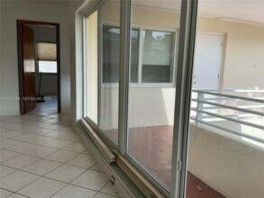 80 Park Dr in Bal Harbour, FL - Building Photo - Building Photo