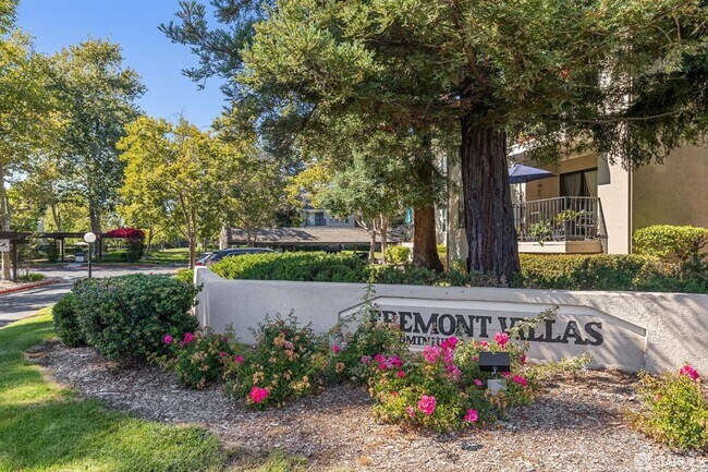 1910 Barrymore Common in Fremont, CA - Building Photo - Building Photo