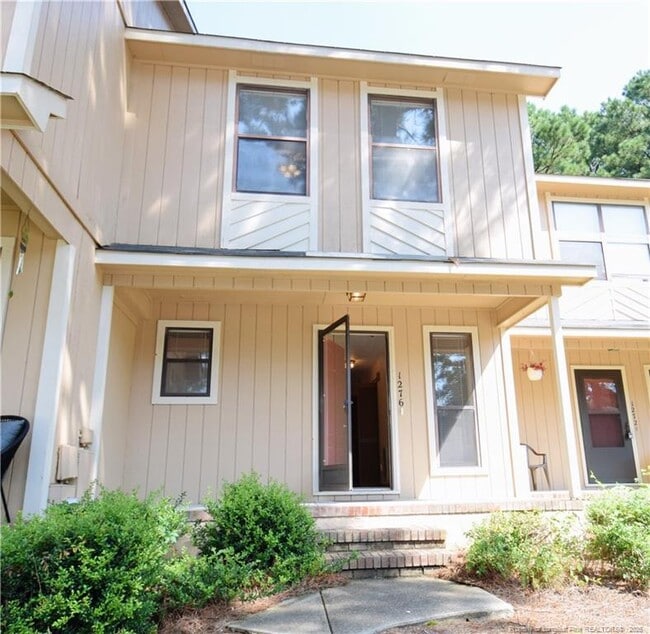 property at 1276 N Forest Dr