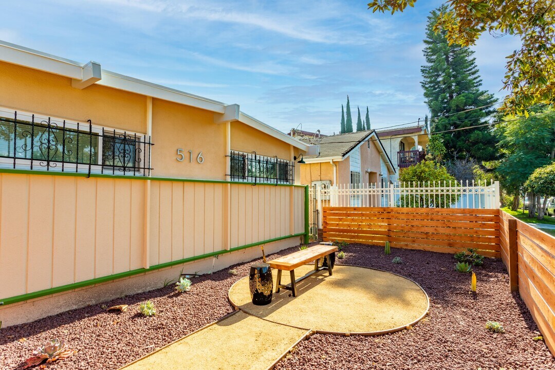 516 N Westmoreland Ave in Los Angeles, CA - Building Photo