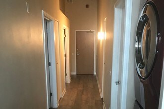 320 E 21st St, Unit 503 in Chicago, IL - Building Photo - Building Photo