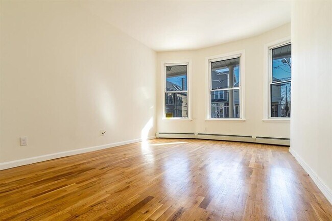 86 Highwood Terrace in Weehawken, NJ - Building Photo - Building Photo
