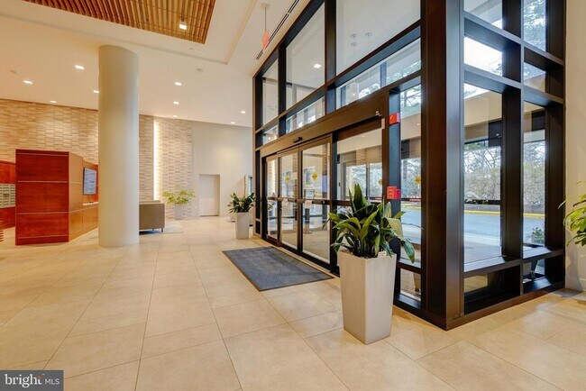 3800 Powell Ln in Falls Church, VA - Foto de edificio - Building Photo