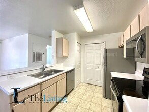 5459 Vineland Rd in Orlando, FL - Foto de edificio - Building Photo