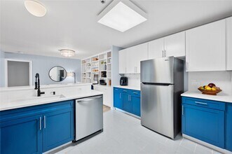 40 N Interstate Hwy 35 in Austin, TX - Building Photo - Building Photo