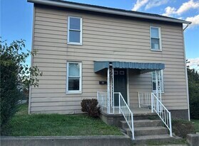 25 E Craig St in Uniontown, PA - Building Photo