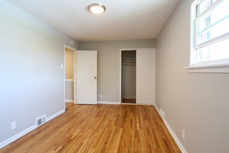 Delsan Court Townhomes in Buffalo, NY - Building Photo - Interior Photo