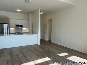 1079 Commonwealth Ave in Boston, MA - Building Photo - Building Photo