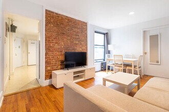 315 E 95th St in New York, NY - Building Photo - Building Photo