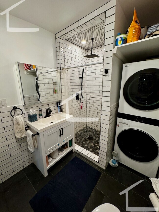 30 Bentley St, Unit 1 in Boston, MA - Building Photo - Building Photo