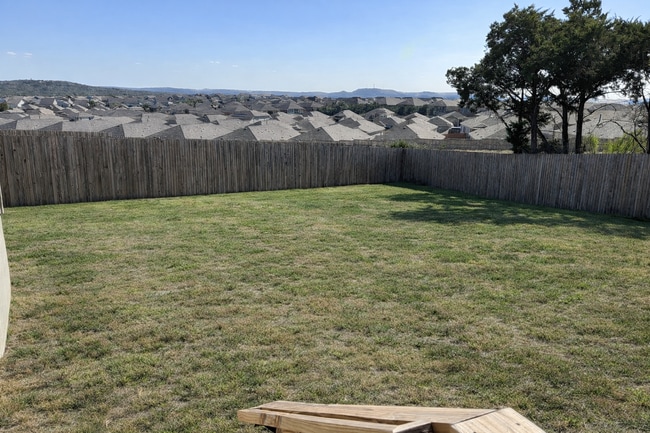 6108 Bayberry Brk in Bulverde, TX - Foto de edificio - Building Photo