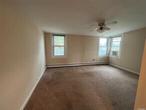 167 N Elm St in Massapequa, NY - Foto de edificio - Building Photo