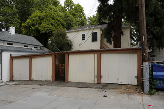 The Brentwood Apartments in Sacramento, CA - Building Photo - Building Photo