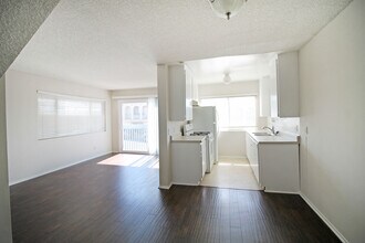 637 Manhattan Beach Blvd in Manhattan Beach, CA - Building Photo - Building Photo