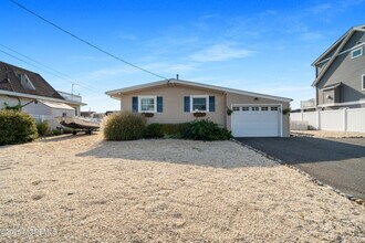 825 Leeward Dr in Forked River, NJ - Building Photo - Building Photo
