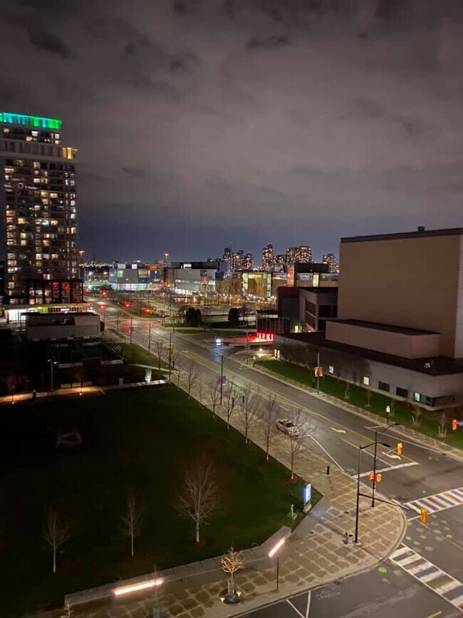 4090-4090 Living Arts Dr in Mississauga, ON - Building Photo - Building Photo