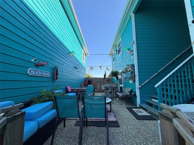 6723 Heards Ln in Galveston, TX - Building Photo - Building Photo