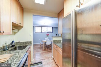 2725 39th St NW-Unit -108 in Washington, DC - Building Photo - Building Photo