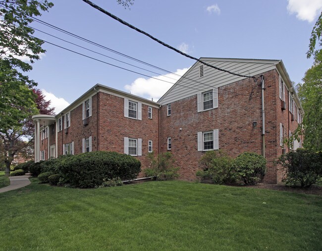 The Williamsburg Apartments in Montclair, NJ - Foto de edificio - Building Photo