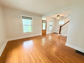 1910 E Taylor St in Bloomington, IL - Building Photo - Building Photo