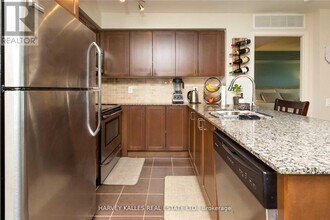 525-525 Wilson Ave in Toronto, ON - Building Photo - Building Photo