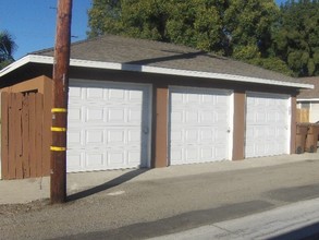 1912-1922 W Valencia Dr in Fullerton, CA - Building Photo - Building Photo