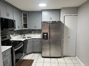 262 Kempsey Dr in North Brunswick, NJ - Building Photo - Building Photo