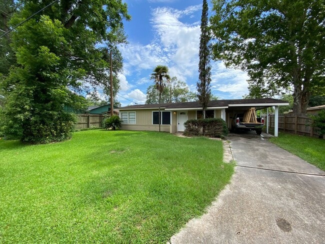 403 Bluebonnet Dr in Orange, TX - Building Photo - Building Photo