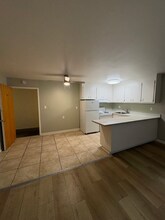 303 Lee St in Oakland, CA - Foto de edificio - Building Photo