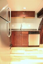 25 Bow St, Unit 1 in Somerville, MA - Foto de edificio - Building Photo