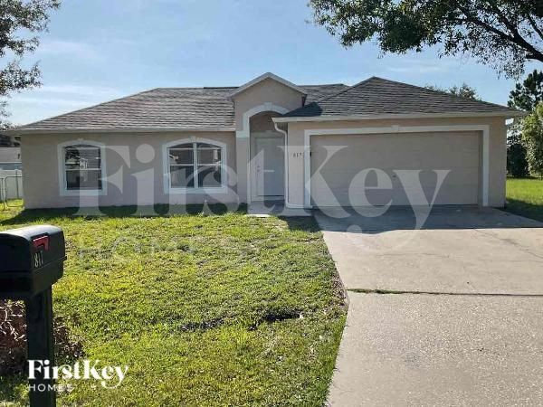 817 Grantham Dr in Kissimmee, FL - Building Photo