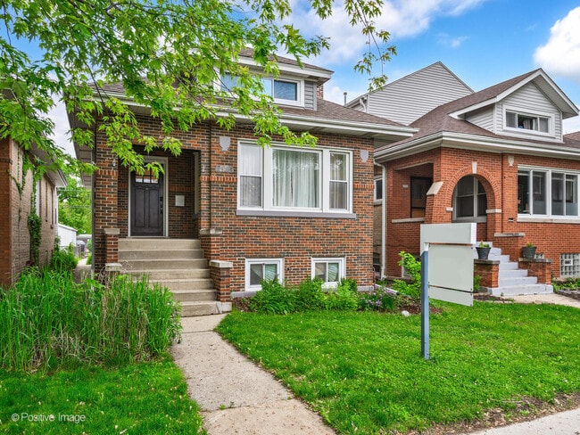 property at 4048 W Argyle St