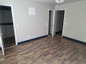 1327 Eastgate Dr in Norman, OK - Foto de edificio - Building Photo