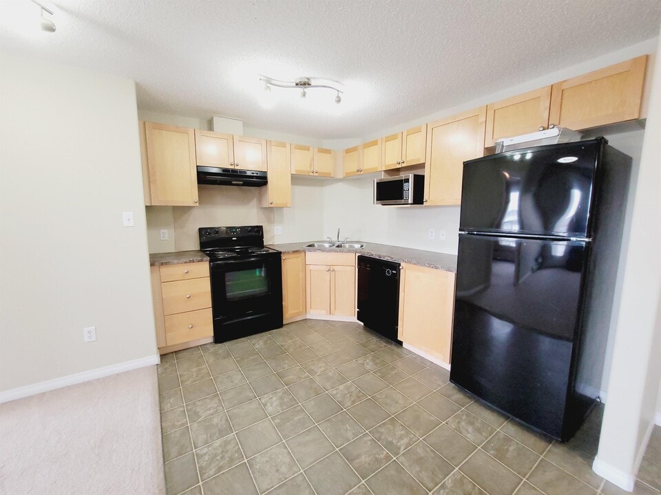 7339 Terwillegar Dr S NW in Edmonton, AB - Building Photo