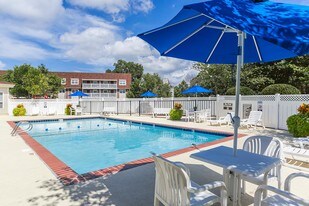 Chartwell in Virginia Beach, VA - Building Photo