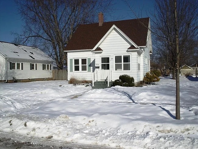 property at 1516 Badger Ave