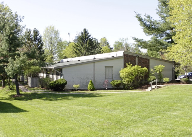 Red Deer Apartments in Coraopolis, PA - Building Photo - Building Photo