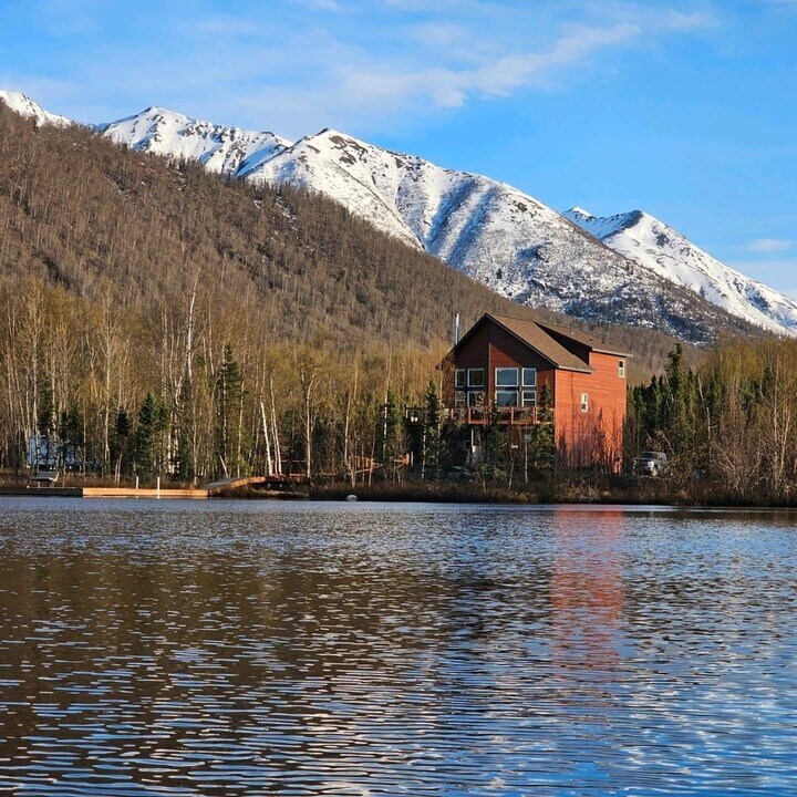 22441 Mirror Lake Dr in Anchorage, AK - Building Photo