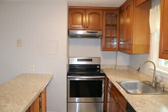 31 Arlington Rd, Unit 5 in Woburn, MA - Foto de edificio - Building Photo