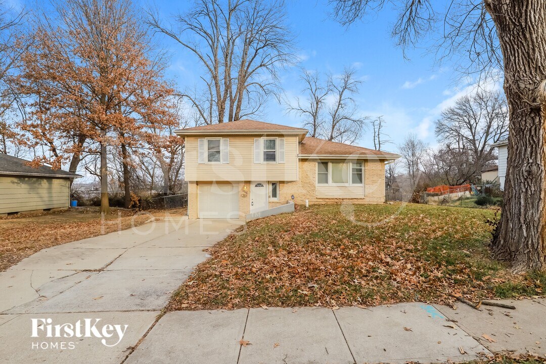 5808 E 96th Terrace in Kansas City, MO - Foto de edificio