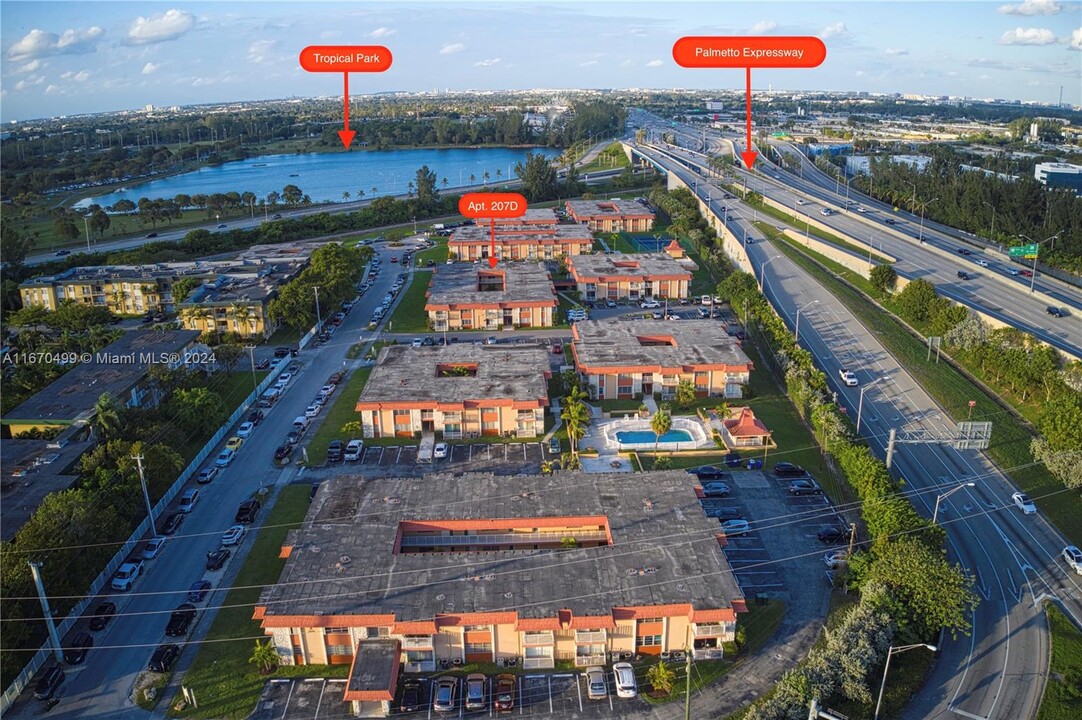 5425 SW 77th Ct, Unit 207D in Miami, FL - Foto de edificio