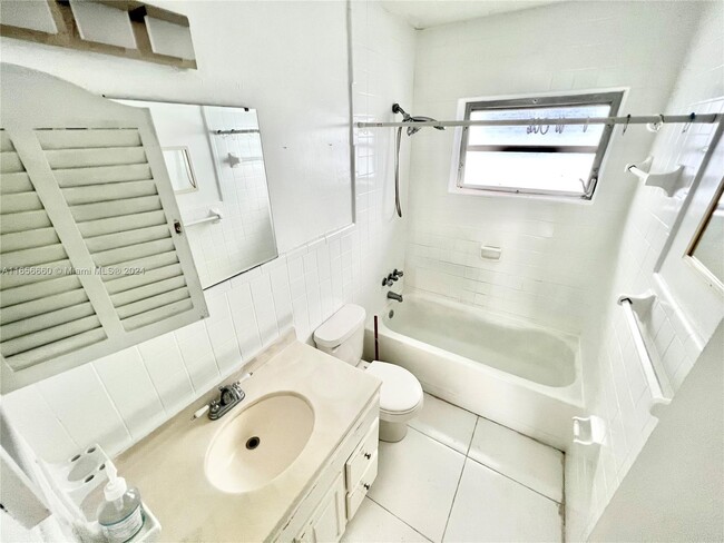 759 Meridian Ave, Unit 4 in Miami Beach, FL - Building Photo - Building Photo