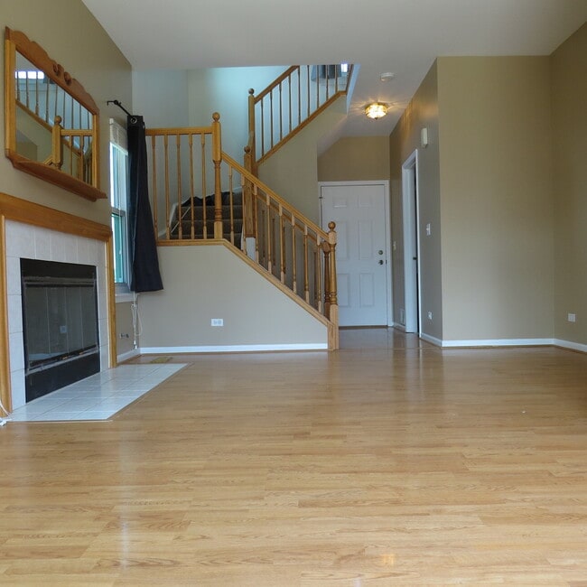 2530 Warm Springs Ln in Naperville, IL - Building Photo - Building Photo