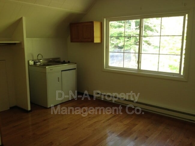 108 3rd St in Gouldsboro, PA - Building Photo - Building Photo