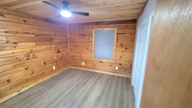 389 Lilly Ln in Whittier, NC - Building Photo - Building Photo