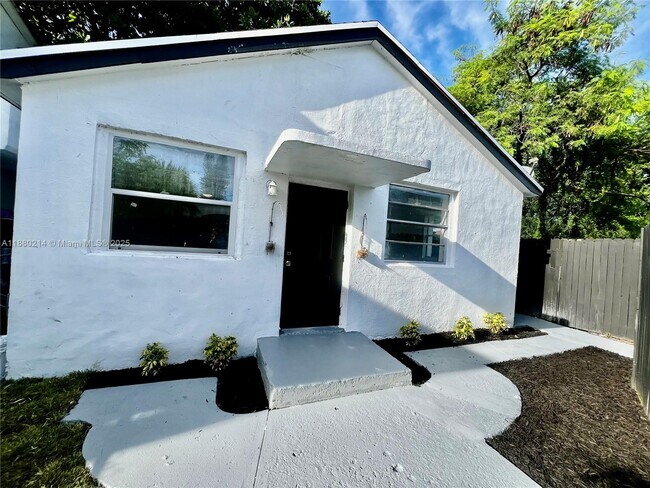1601 NW 50th St in Miami, FL - Building Photo - Building Photo