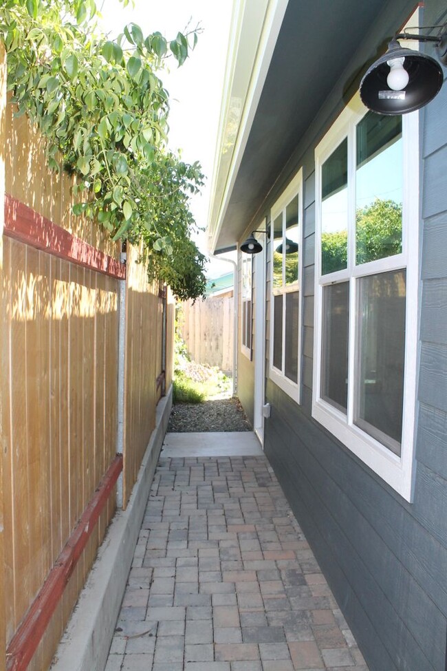 70 7th St in Cayucos, CA - Building Photo - Building Photo