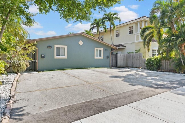 1408 NE 24th St in Wilton Manors, FL - Building Photo - Building Photo